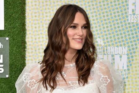 Keira Knightley musste sich für ihre Filmrollen immer wieder umstylen lassen – bis die Haare nicht mehr mitmachten. “Es wurde so schlimm, dass mir die Haare vom Kopf fielen. Seit fünf Jahre trage ich ...