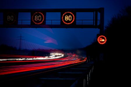 Was kann die Verkehrszeichenerkennung Ihres Autos?