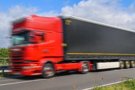 Die Lkw-Hersteller bestreiten, dass den Käufern durch das Kartell ein Schaden entstanden sei.