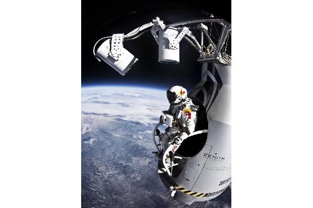 14. Oktober 2012 - Felix Baumgartner gelingt ein Fallschirmsprung aus 39.000m Höhe