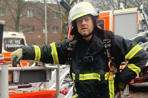 Henning Baum lernt das Leben als Feuerwehrmann kennen