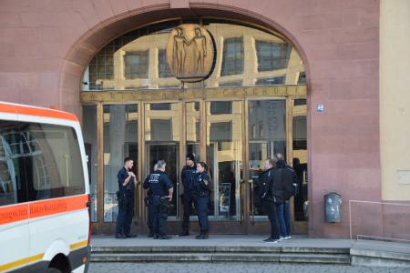 Polizei schießt auf Bewaffneten in Uni-Bibliothek: tot