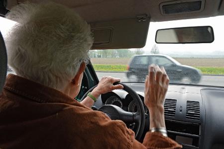 Autofahren im Alter: Wie sicher bin ich unterwegs?