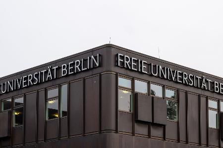 Gaza-Aktivisten besetzen Hof der FU Berlin: Polizei vor Ort