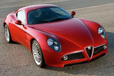 Sportwagen-Platz 42: ALFA 8C COMPETIZIONE mit 3 Neuzulassungen im Jahr 2015.
