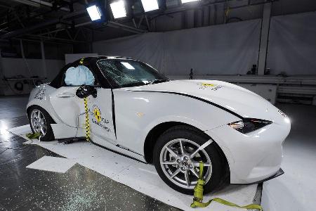 10/2015 EuroNCAP Crashtest Mazda MX-5.