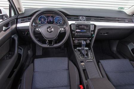 VW Passat GTE, Cockpit