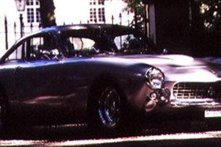 Für Sergio Pininfarina ist der Lusso der âGipfelpunkt der Eleganzâ. Bei keinem anderen Ferrari verschmelzen Kraft und Sc...