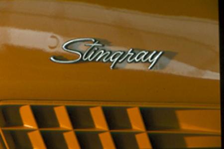 Schriftzug der Chevrolet Corvette Stingray 454
