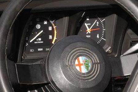 Gleichzeitig mit dem Sechszylinder erhielt das Alfa-Coupé neu geordnete Instrumente.