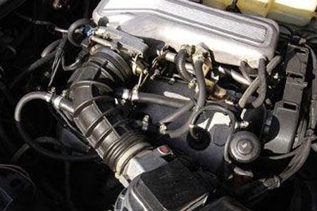Mit der Bosch-Einspritzung konnte der V6 überzeugen, ein deutlicher Fortschritt zu den Einzelvergasern des ersten Sei. Der 2...