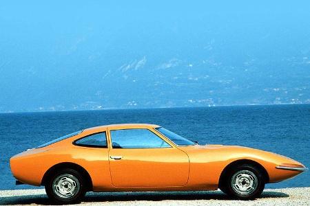 ... für Andrang auf dem Opel-Stand. Das schnittige Coupé begeistert das Publikum.