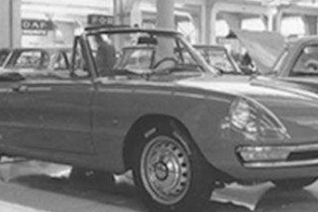 Am 10. März 1966 enthüllte Alfa in Genf diesen roten Spider 1600.