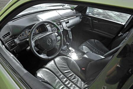 Mercedes E 50 AMG, Cockpit