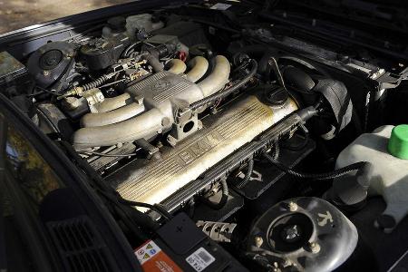 BMW 325i Touring, Motorraum, Detail