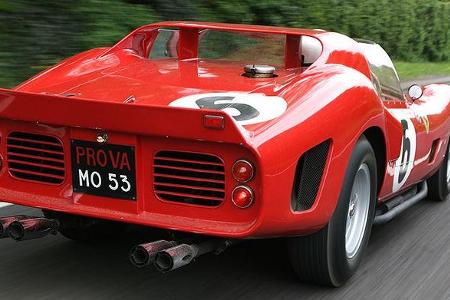 Wie einst auf der Hunaudieres. Nach Jahren als Alltags-Coupé erhielt der 330 TRI seine Spider- Hülle von Fantuzzi zurück.