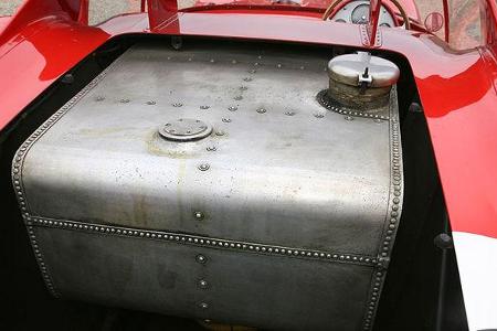 Der Tank fasst 143 Liter ...