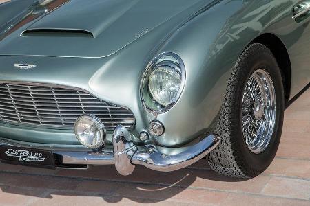 Aston Martin DB4 Vantage, Frontscheinwerfer, Khlergrill