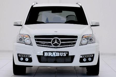 Das markant kantige Design des GLK betont Brabus durch eine neue Frontschürze mit integriertem Tagfahrlichtband. Optional kö...