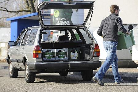 Mit umgeklappter Rücksitzbank (hier sogar geteilt) sind es bis zu 1.525 Liter - maximal werden 1.831 Liter Ladekapazität frei.