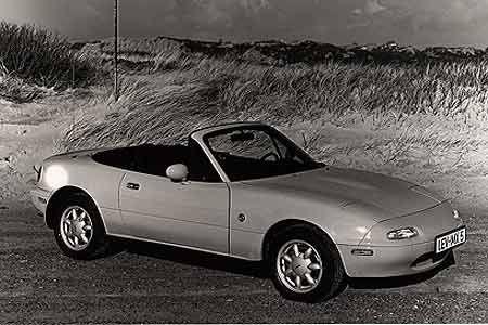 Das Erstaunliche an dem zierlichen Mazda ist, dass er trotz minimaler Ausmaße auch für groß gewachsene Fahrer eine sehr gute...
