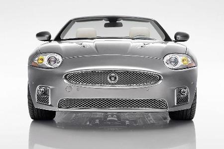 Auf dem Genfer Auto Salon debütiert neben dem XJ auch der XKR als limitierte Sonderedition Portfolio. Auf dem Genfer Auto Salon debütiert neben dem XJ auch der XKR als limitierte Sonderedition Portfolio.