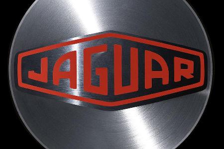 Jaguar-Badges in den Felgen.