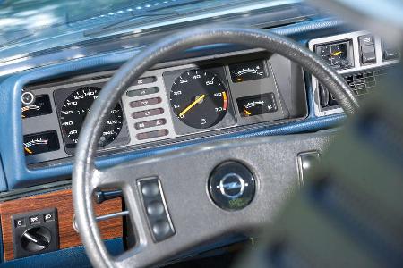 Opel Monza 3.0 E, Lenkrad, Rundinstrumente