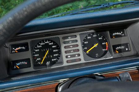 Opel Monza 3.0 E, Rundinstrumente