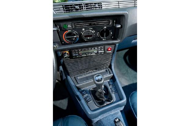 BMW 635 CSi, Mittelkonsole