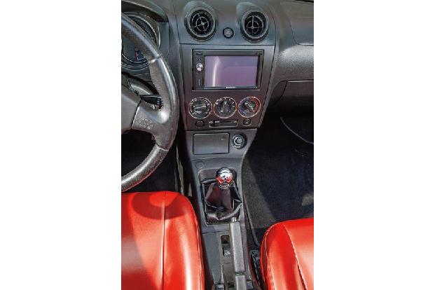 Daihatsu Copen, Mittelkonsole