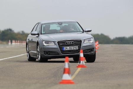 Audi A8 4.2 FSI Quattro, Frontansicht, Slalom