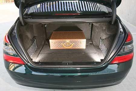 Auch ein Fortschritt: In den Kofferraum des Mercedes passen stattliche 560 Liter.