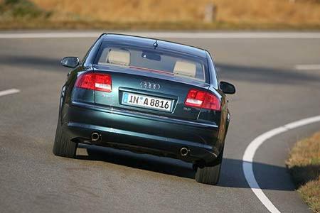 Bei Verbrauch und Fahrverhalten profitiert der Audi von seiner leichten Alu-Karosserie
.