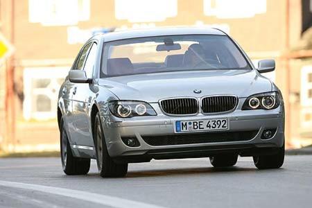 BMW Mit optionalem Wankausgleich kaum Karosseriebewegungen