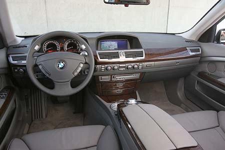 Der Siebener mit dem dominierenden Bildschirm war der erste BMW mit neuer Bedien-Philosophie
