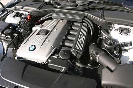 Schöner Anblick, trefflicher Sound: Reihensechszylinder im BMW.