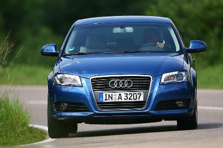 Bis auf das steifere Abrollen der Serie-45 Niederquerschnittsreifen gehört die absurde Härte früherer A3-Fahrwerke glücklich...