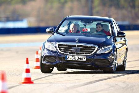 Mercedes C 400 4Matic, Frontansicht, Slalom