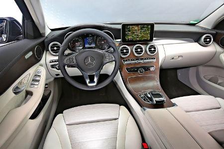 Mercedes C 400 4Matic, Cockpit