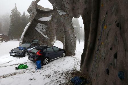 Volvo V40 Cross Country, BMW X1 x-Drive 28i, Klettergarten