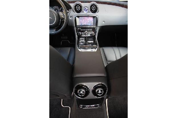 Jaguar XJ 3.0 D, Mittelkonsole