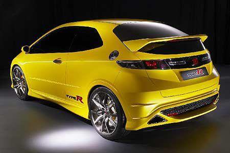 Basierend auf der dreitürigen Version des neuen Civic, die erst in Paris debütieren wird, erhielt der Type R ein martialisch...