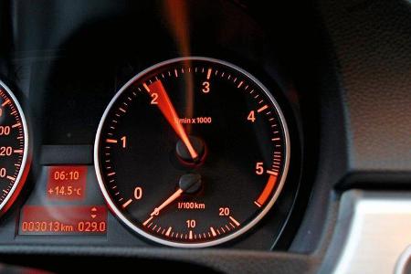 BMW 320d Touring, Drehzahlmesser