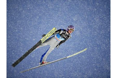 Tournee: Wellinger gewinnt Qualifikation mit Schanzenrekord Tournee: Wellinger gewinnt Qualifikation mit Schanzenrekord