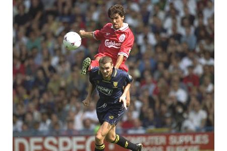 Nachdem Karl-Heinz Riedle mit der Dortmunder Borussia im Mai 1997 die Champions League gewann, tauschte er das schwarz-gelbe...