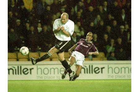 Nach sieben Jahren im HSV-Dress wechselte Raubein Stefan Schnoor 1998 zu Derby County und stand im englischen Oberhaus immer...