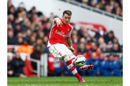 Der Wechsel von Mesut Özil von Real Madrid zum Arsenal FC im Herbst 2013 löste ein wahres Beben aus. In London angekommen, z...