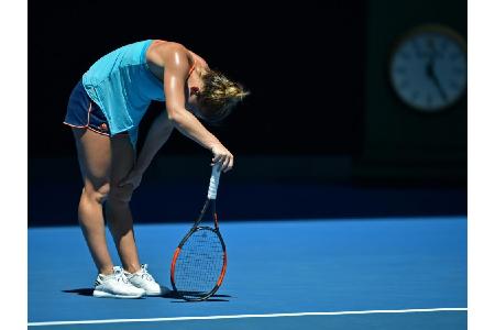 Melbourne: Mitfavoritin Halep scheitert zum Auftakt Melbourne: Mitfavoritin Halep scheitert zum Auftakt