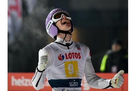 Skispringen: Wellinger und Freitag nur von Stoch geschlagen Skispringen: Wellinger und Freitag nur von Stoch geschlagen